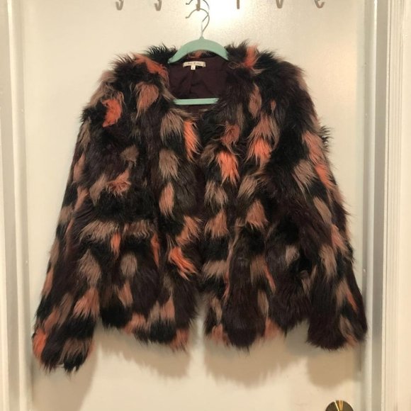 Willow & Clay Jackets & Blazers - 𝅺ladies Willow & Clay faux fur coat Size L